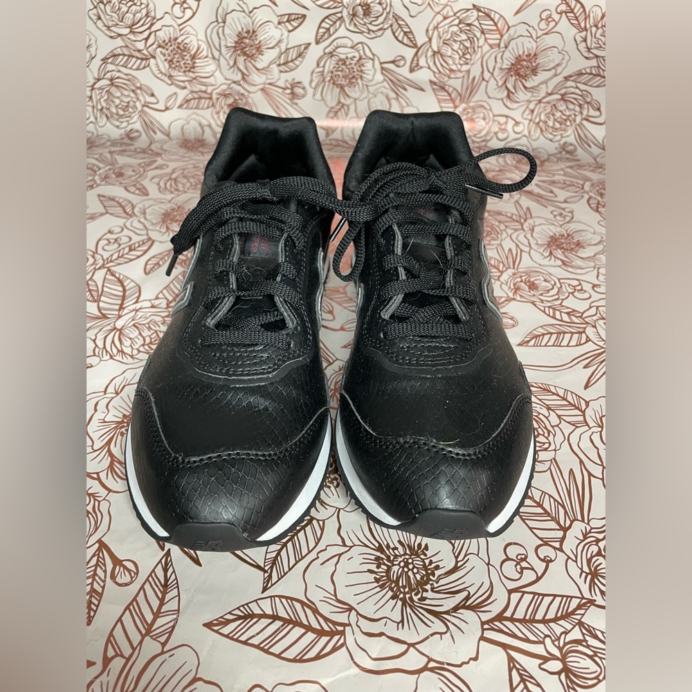 New Balance Tennis Shoes